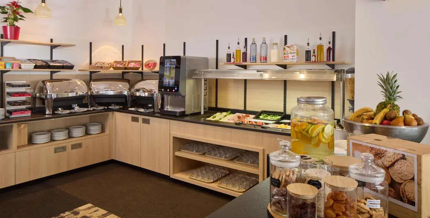  Hotel Roissy Lourdes Le petit déjeuner buffet hotel Roissy Lourdes a l entree des Sanctuaires de Lourdes