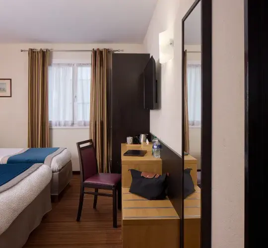  Hotel Roissy Lourdes Hotel 4 estrelas perto da Gruta de Lourdes – 2 quartos comunicantes Conforto para 5