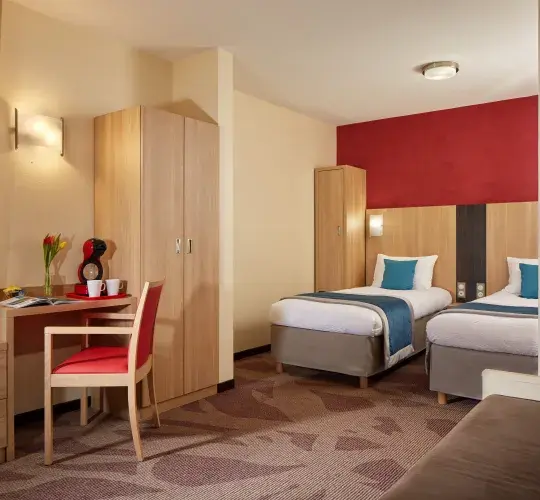  Hotel Roissy Lourdes Hotel Roissy Lourdes 4 estrelas – Quarto quádruplo Conforto perto da Gruta