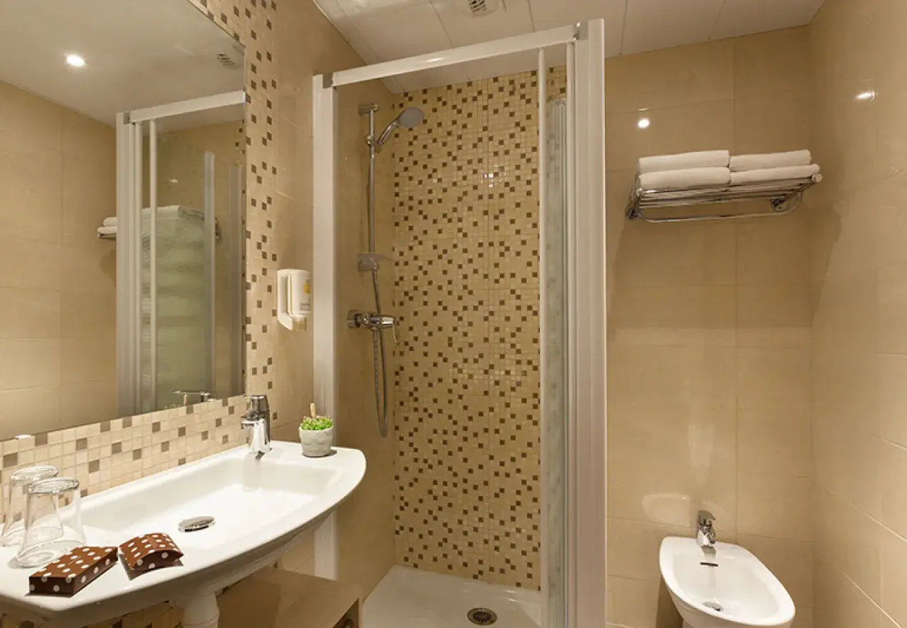  Hotel Roissy Lourdes 4 sterren badkamer