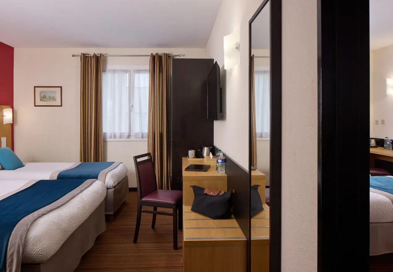  Hotel Roissy Lourdes Hotel 4 estrelas perto da Gruta de Lourdes – 2 quartos comunicantes Conforto para 5