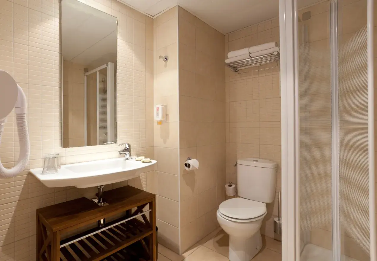  Hotel Roissy Lourdes Hotel Roissy Lourdes perto da Gruta – 2 quartos duplos comunicantes Premium 5 pesoas orto 4 estrelas