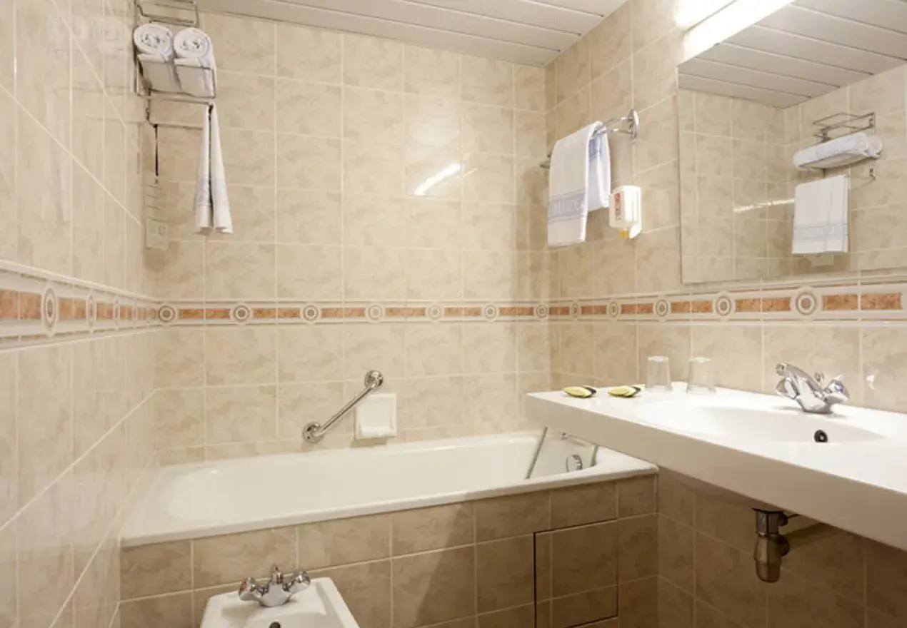  Hotel Roissy Lourdes 4 estrellas baño de 