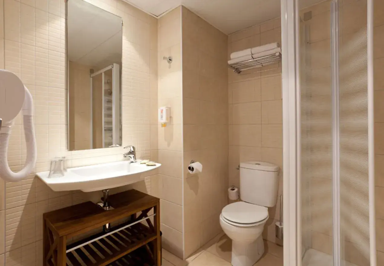  Hotel Roissy Lourdes 4 estrellas cuarto de baño de