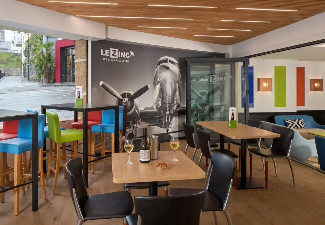  Hotel Roissy Lourdes Le Zinc Bar – lounge do Hotel Roissy Lourdes perto da Gruta