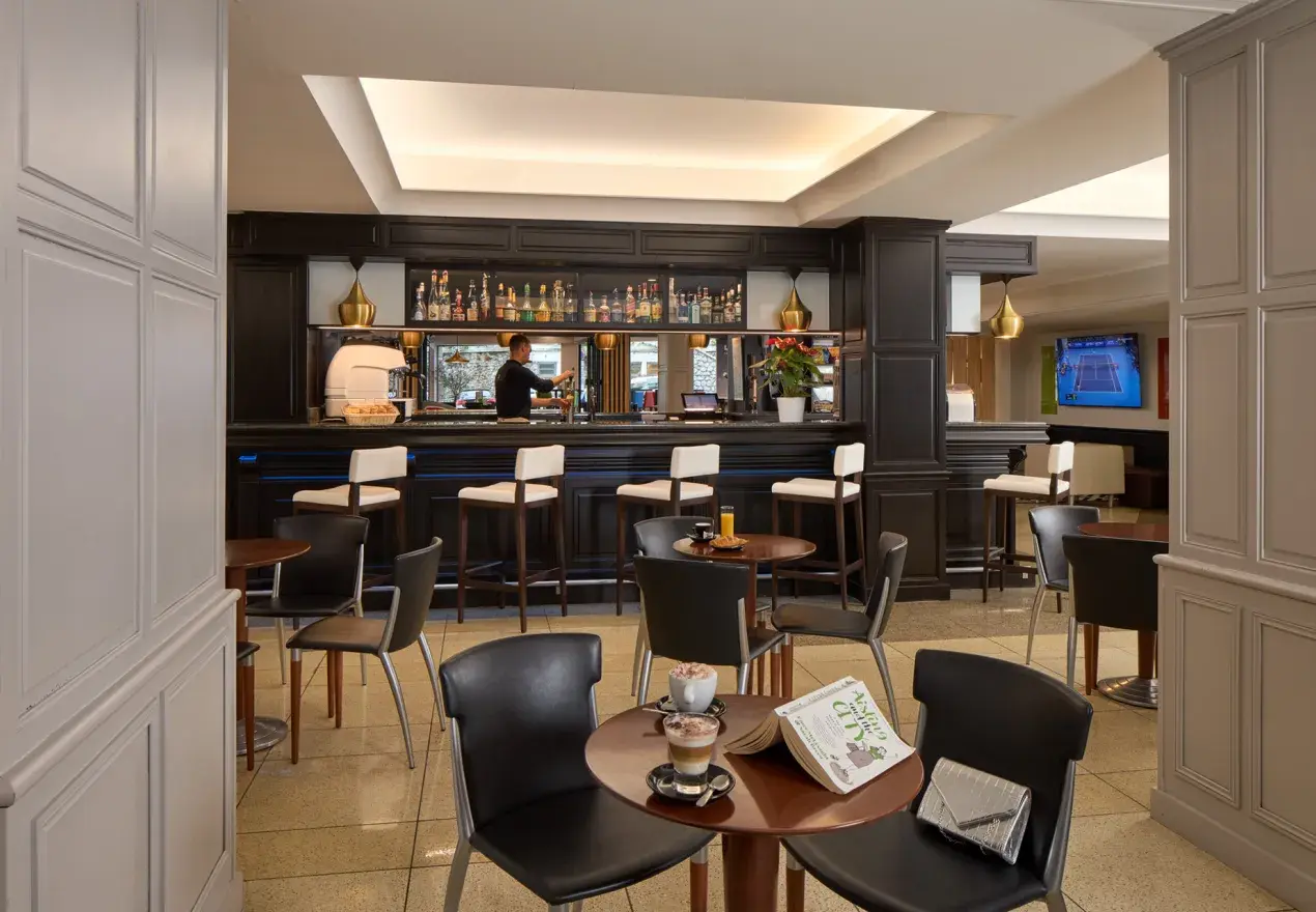  Hotel Roissy Lourdes Le Zinc Bar – lounge do Hotel Roissy Lourdes perto da Gruta