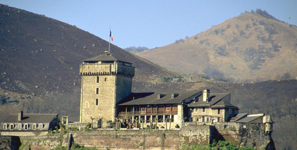 
						Le Château de Lourdes